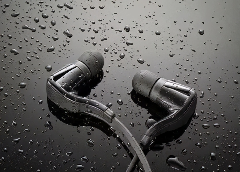 耳机进水了还能用吗？水洗耳机的正确姿势