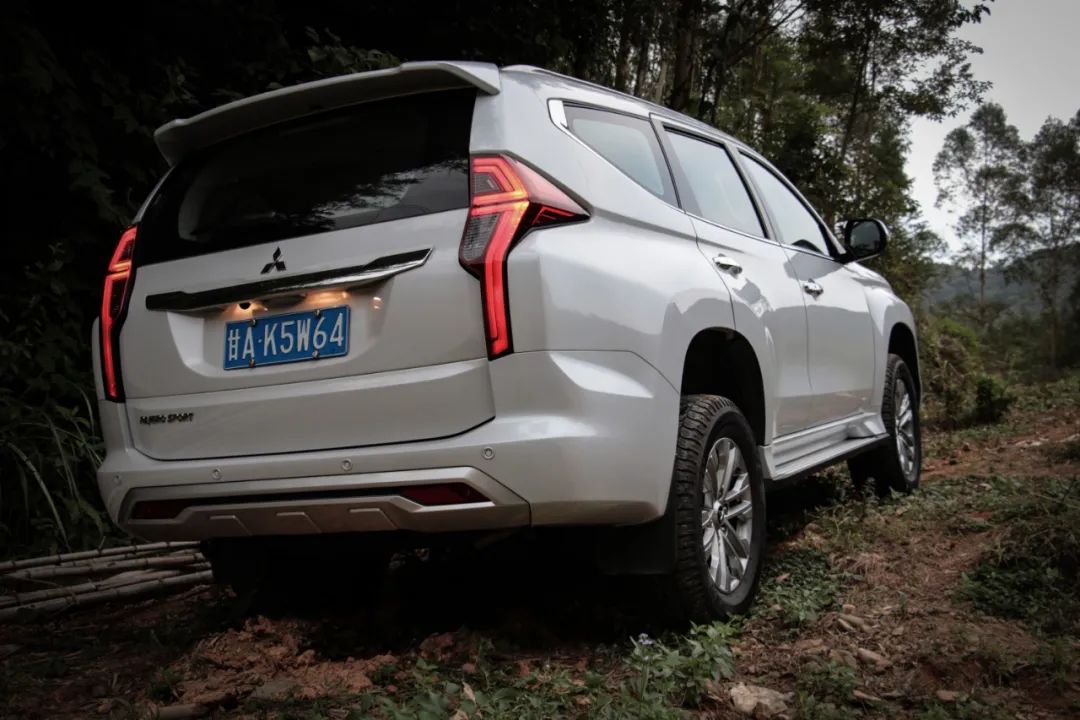 试驾三菱帕杰罗劲畅3.0,20款三菱帕杰罗劲畅3.0越野测试