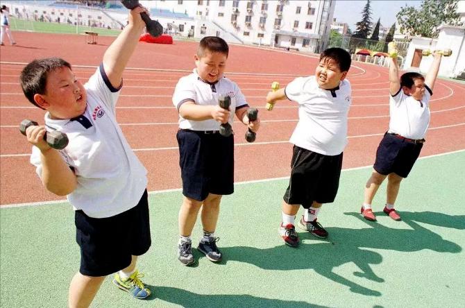 17岁小胖孩得脂肪肝,12岁男孩脂肪肝超重30公斤