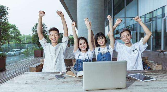 施有朋：2019年大学生该不该创业？做什么才能赚到钱？