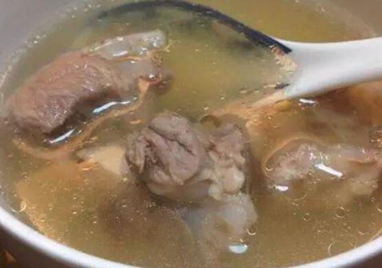 牛骨头汤做高汤,怎样炖牛骨头汤又好喝又有营养