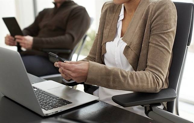 在编教师暑假做微商违法吗,教师一般沉迷做微商被查