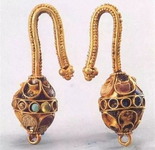 单边耳饰的戴法,耳挂流苏耳饰正确戴法