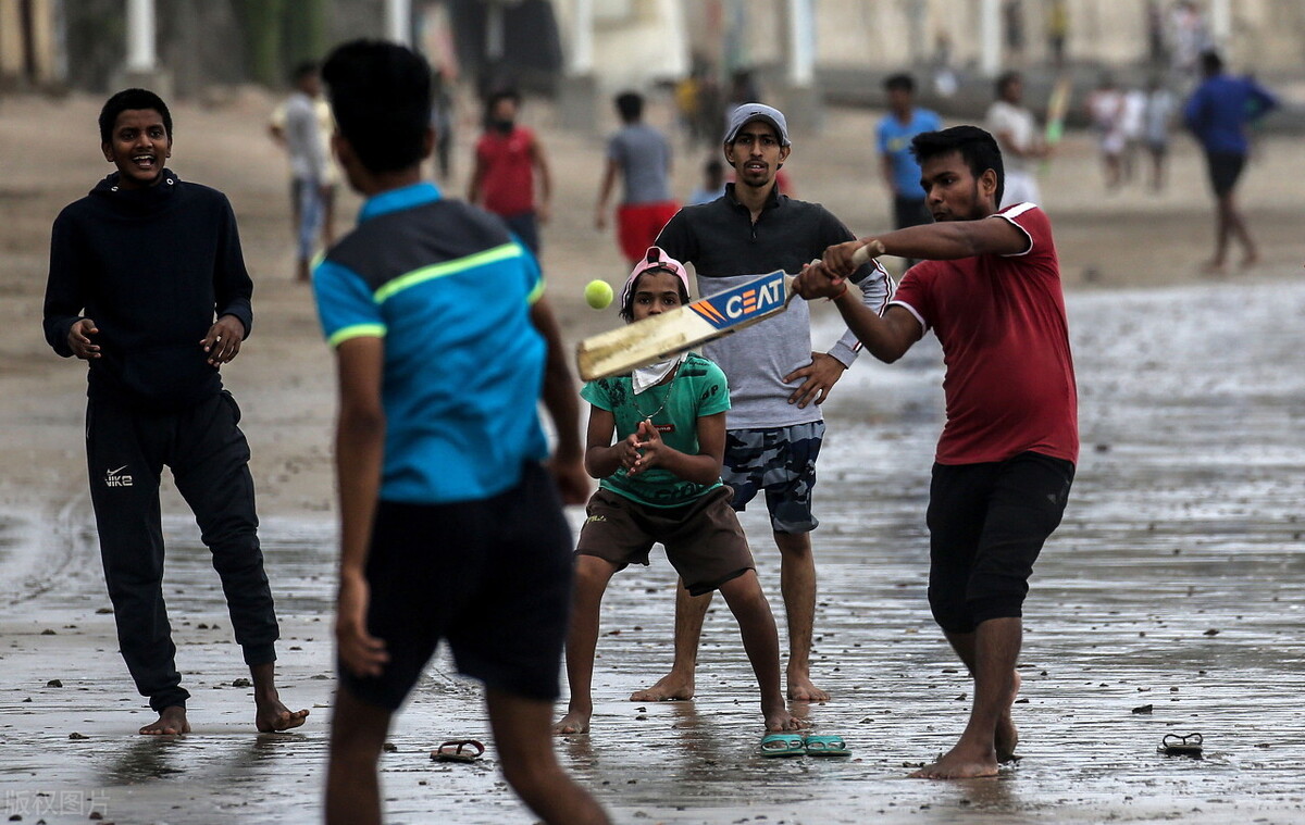 印度人不看板球真不行？国内新冠疫情已经全面失控，有利可图的板球超级联赛仍在进行！印球迷：这是死亡游戏