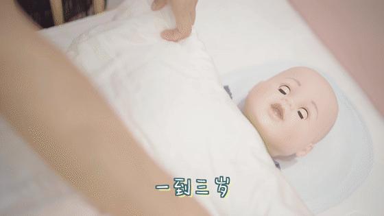 孩子睡觉翻身严重影响睡眠了,1周宝宝夜里频繁翻身哭闹不睡觉