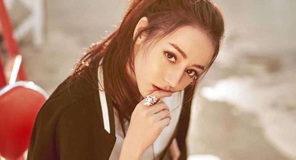 脸上有痣的女孩子长得好不好看,女的脸上长痣面相图解