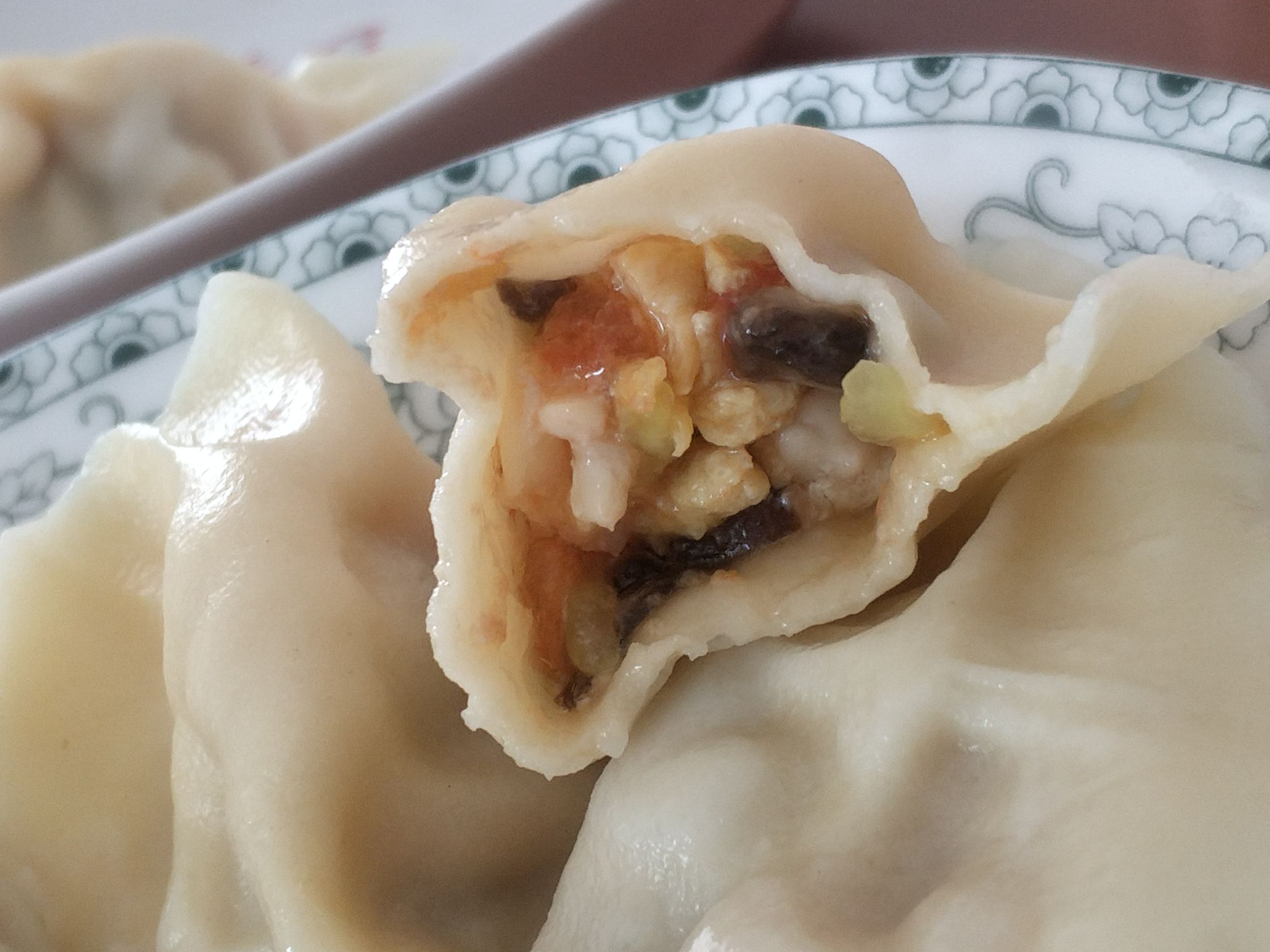 煮饺子时水是煮开了再下吗,煮饺子最忌讳开水下锅