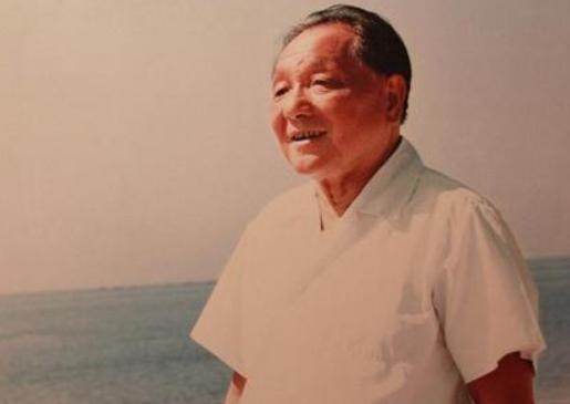 小平同志晚年，指着电视中的自己问这是谁？未见香港回归终成遗憾