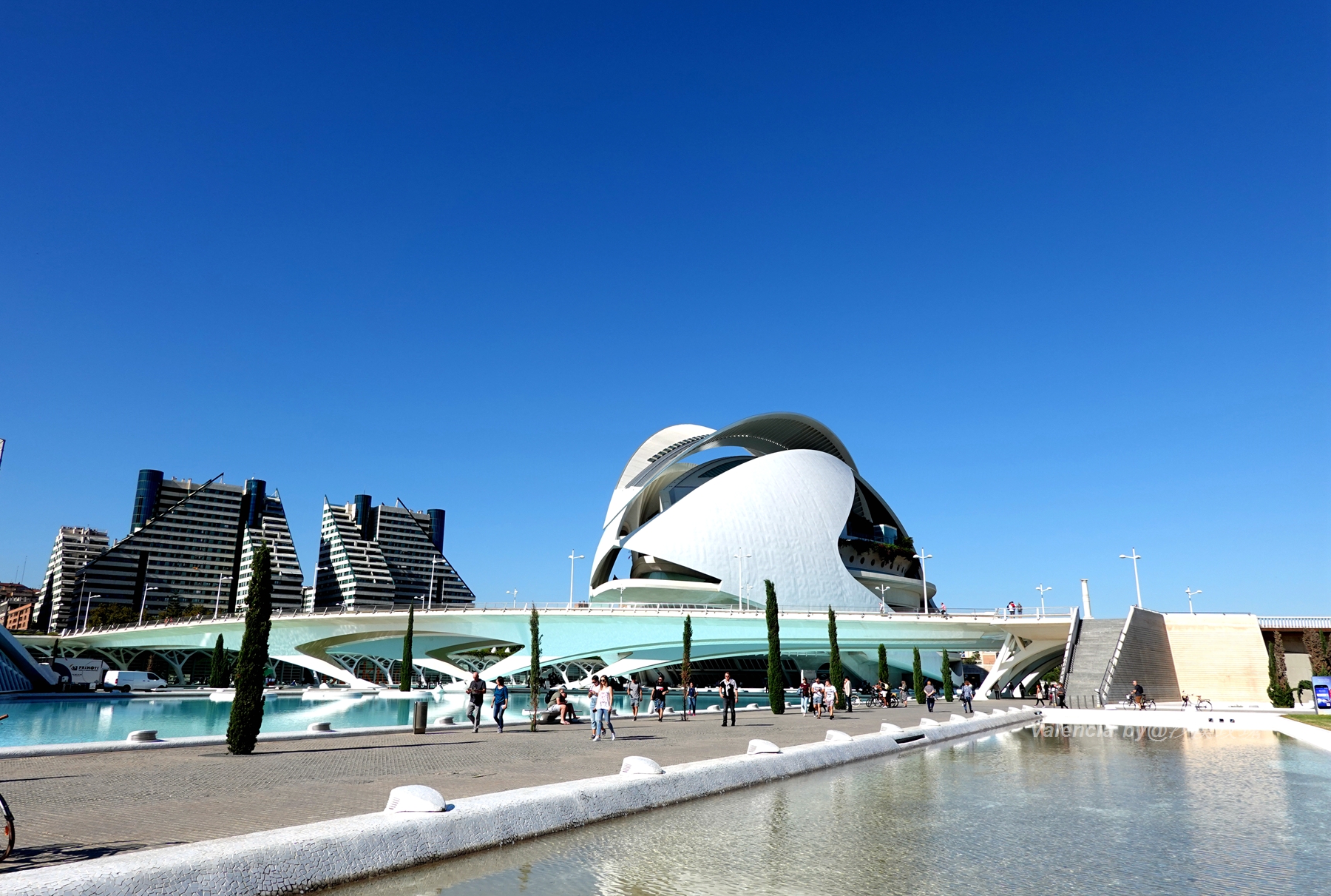 蝙蝠救了国王，成了这座城市的守护神，西班牙被忽视的阳光之城