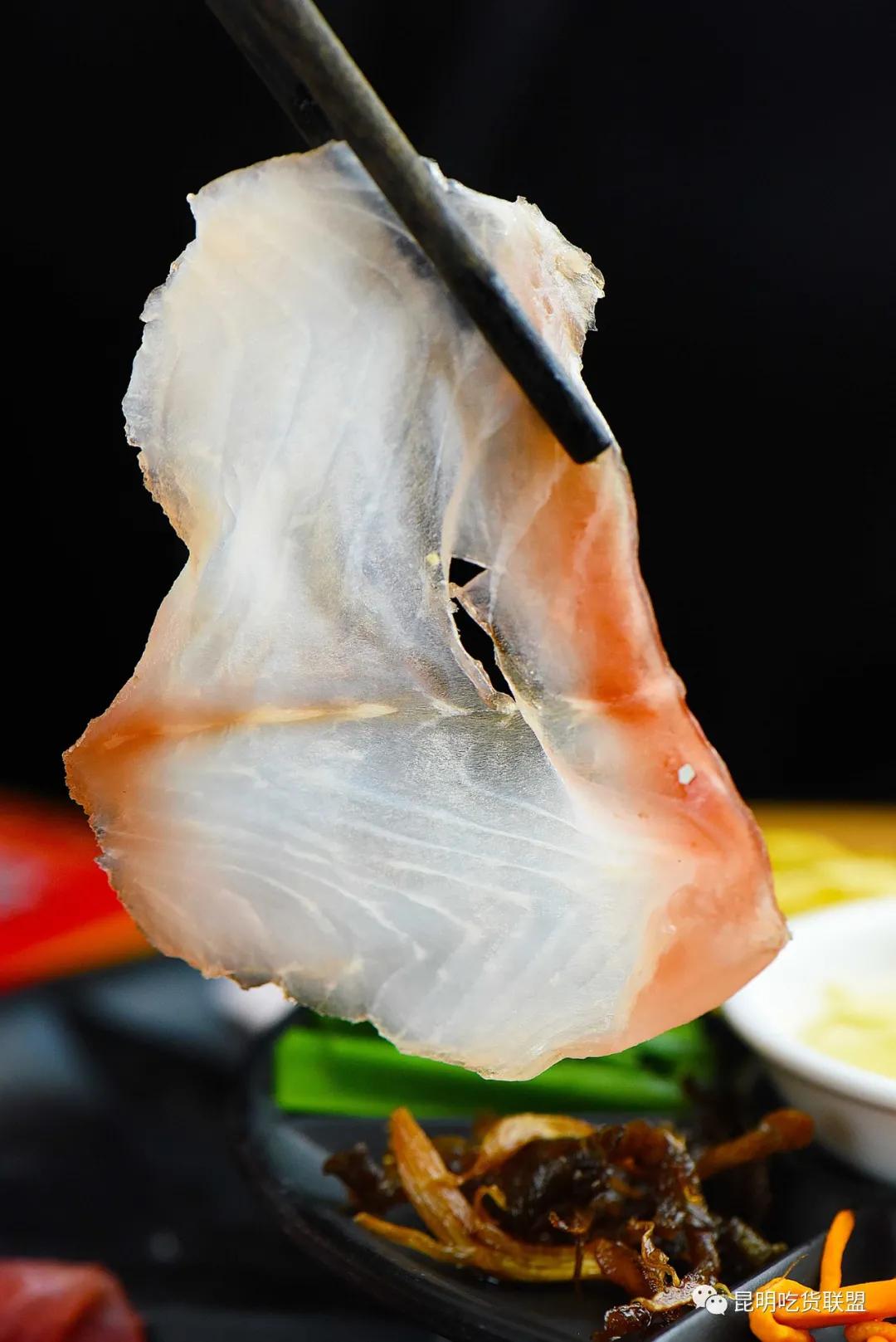 昆明老街附近哪家过桥米线好吃,昆明过桥米线百年老店哪家最正宗