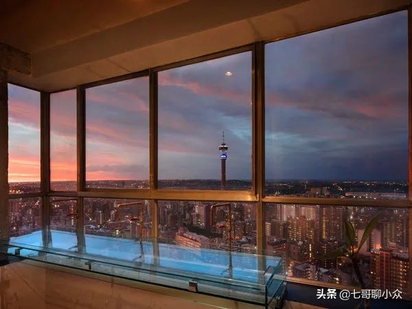 电影里的大厦倒塌现场,电影里建筑物突然崩塌的片段