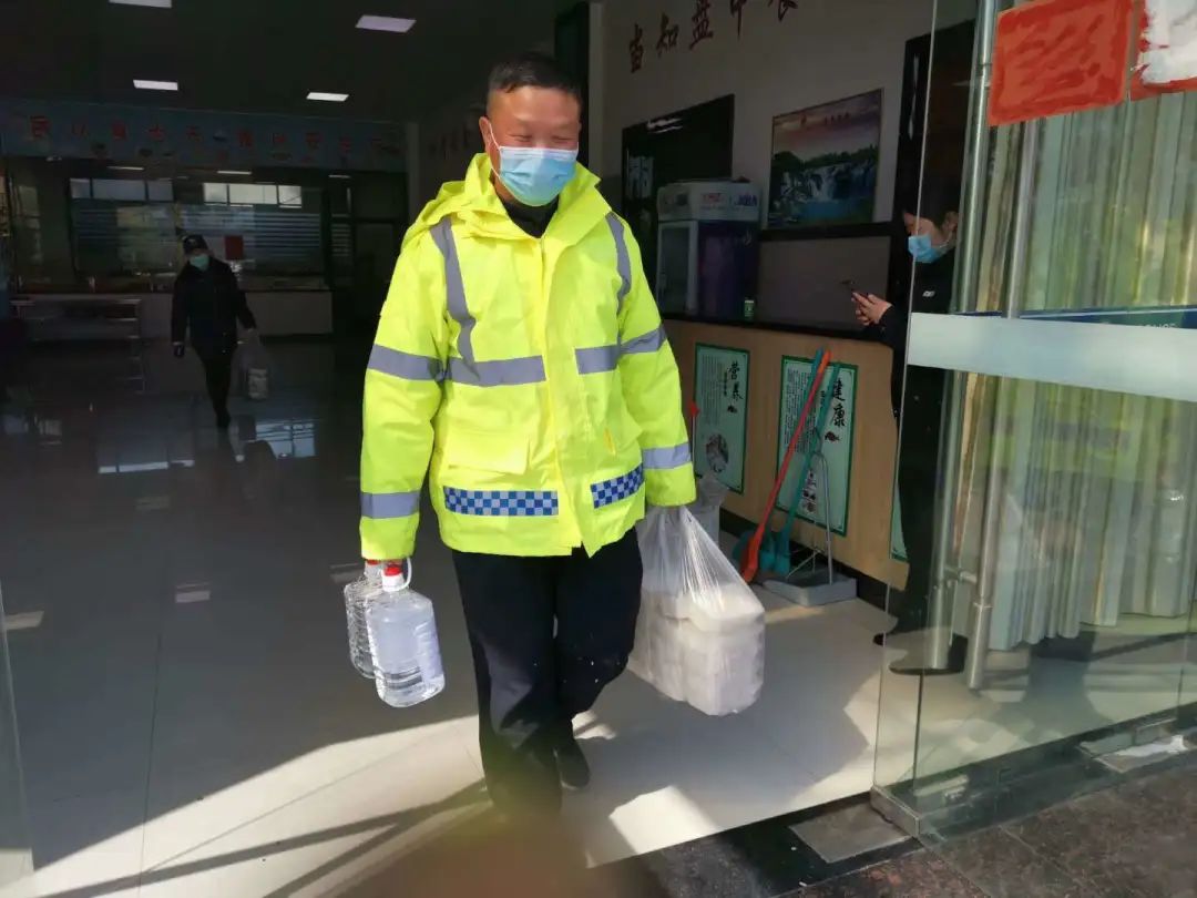 公安民警疫情防控简单事迹,公安民警防控疫情事迹