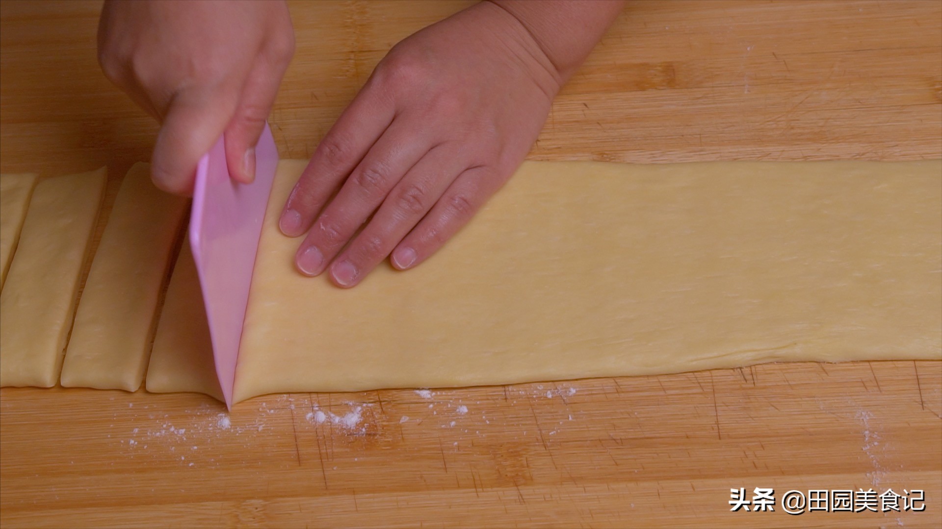 在家就能炸出蓬松酥脆的油条,油条怎么做到蓬松酥脆健康