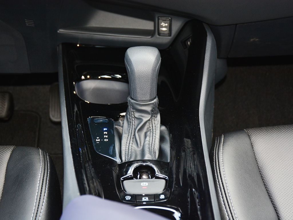 三菱欧蓝德和丰田奕泽谁性价比高,欧蓝德和奕泽档次高