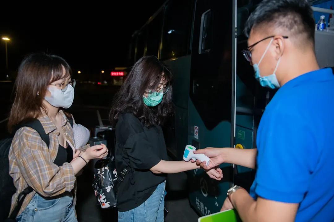 我们终将上岗,香港回归你们下岗我们上岗