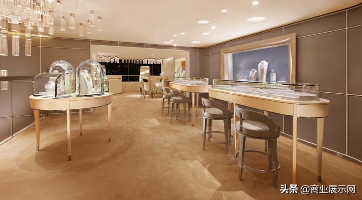 香港中环遮打道太子大厦:梵克雅宝(VanCleefArpels)旗舰店