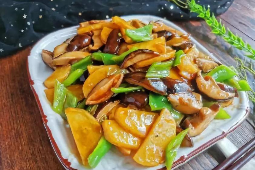 土豆和香菇做法家常菜,香菇土豆炖肉这样做全家人都爱吃