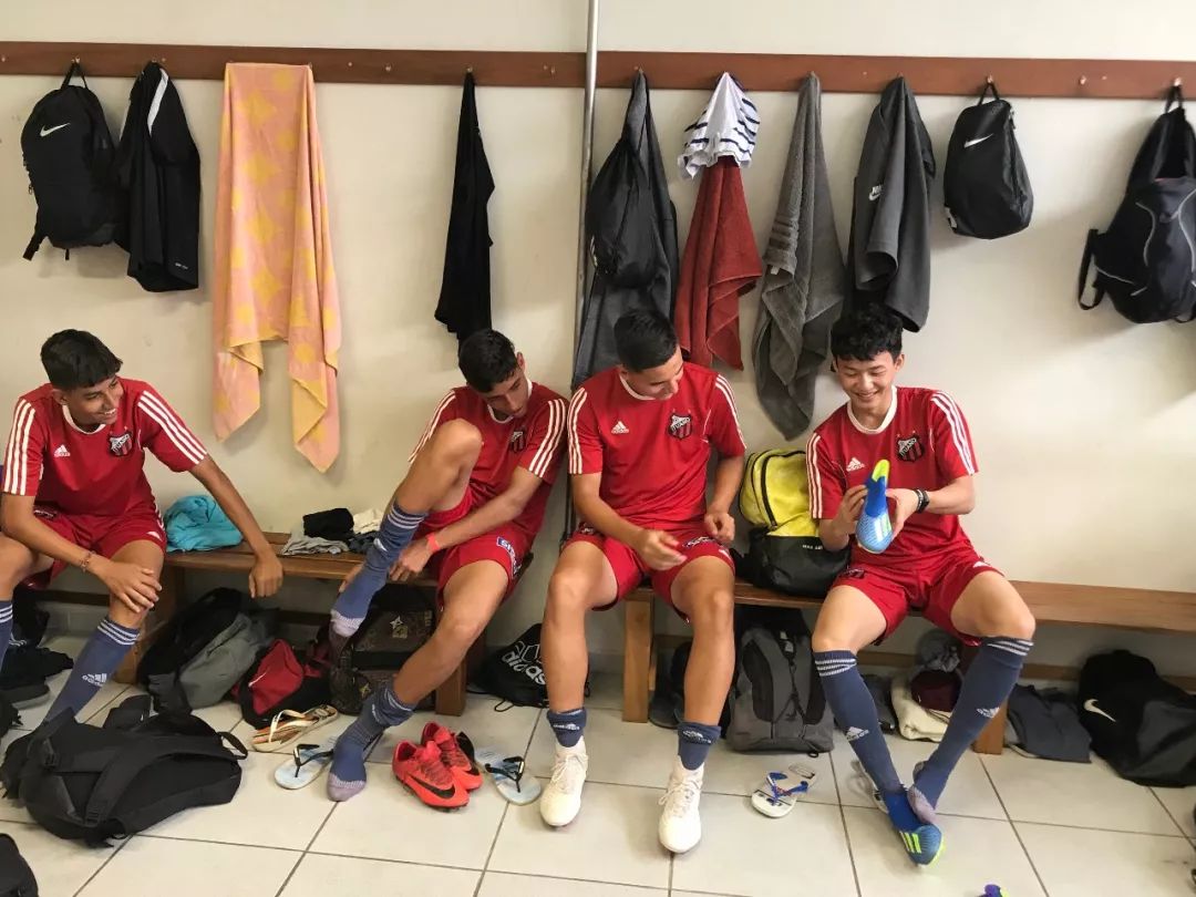 在巴西青训的中国人,日本在巴西踢球的少年