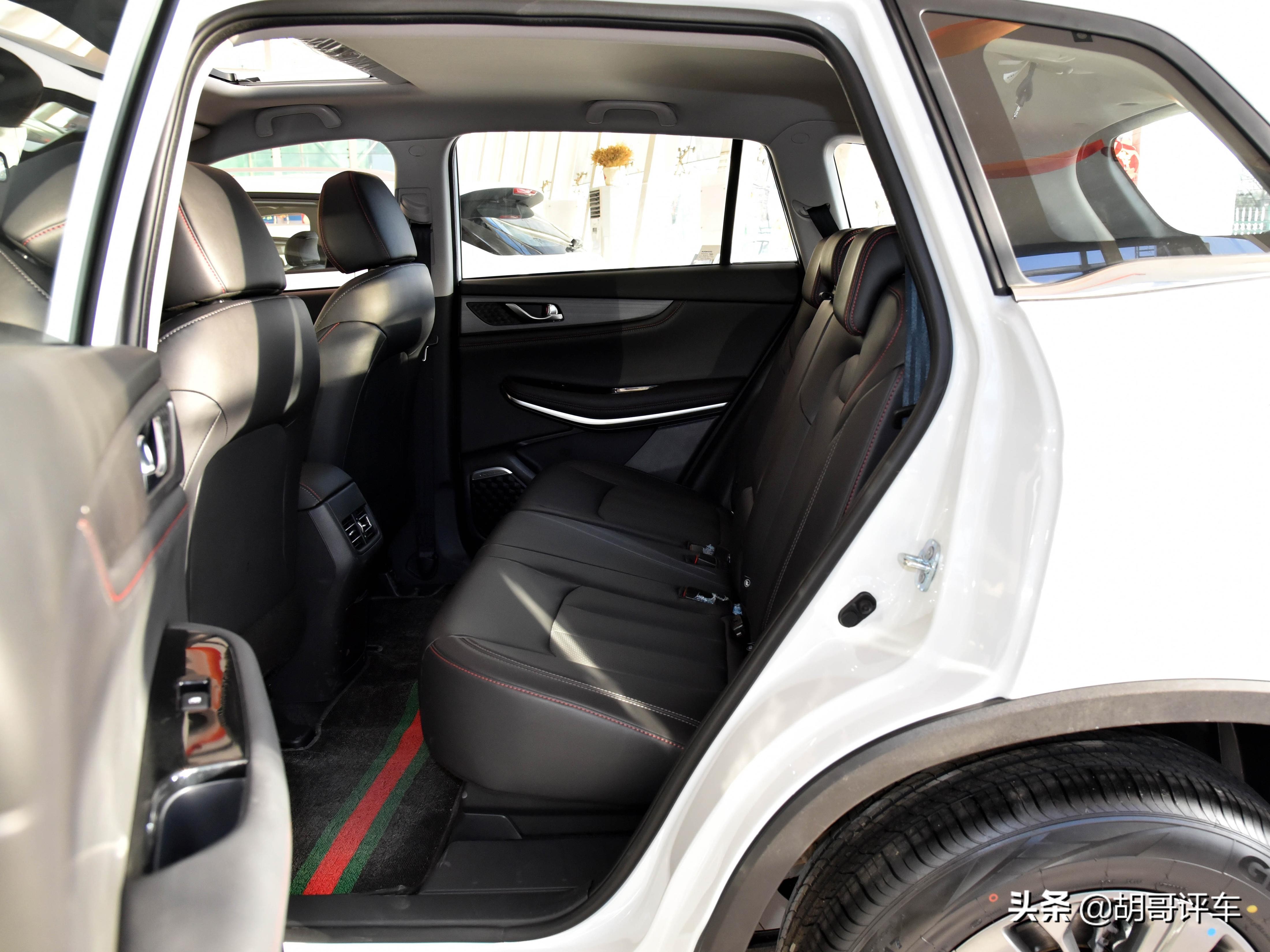 配置丰富的长安cs75plus性价比分析,配置丰富内饰豪华动力好的suv