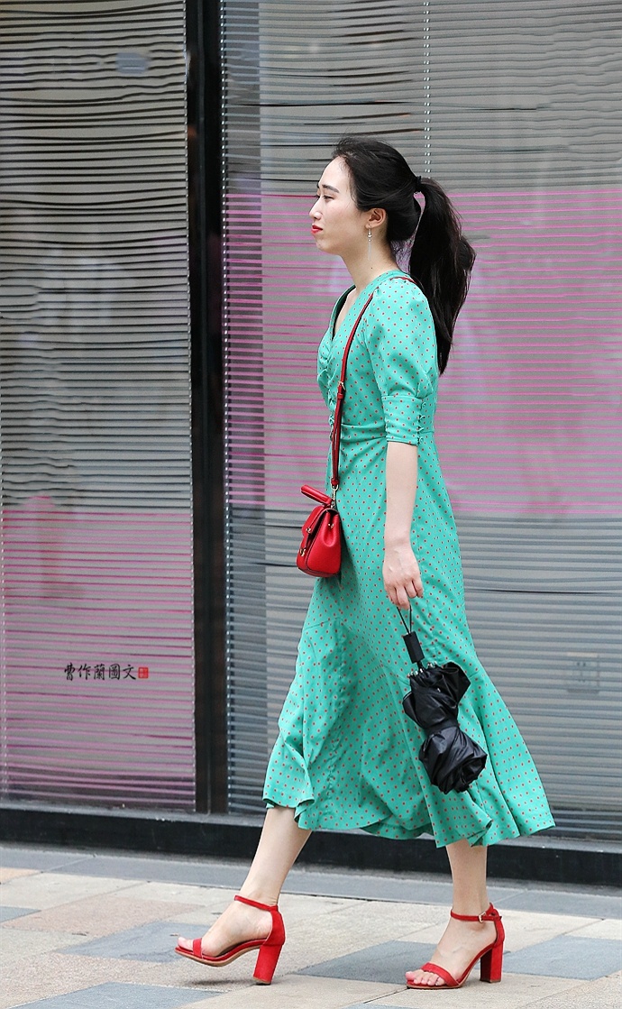 英伦风小皮鞋女街拍,街拍白色皮鞋