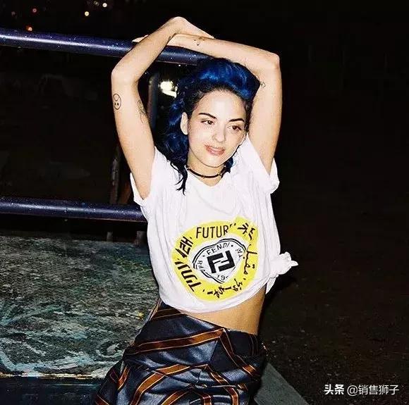 为什么这么多人喜欢t恤,为什么有人愿意花一万多买手机