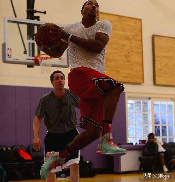 罗斯4复刻芝加哥黄昏配色,德里克罗斯4代配色推荐