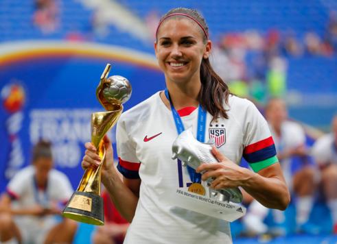 象征体坛腐败?C罗因性侵事件遭美媒抨击,美女足前锋却力挺总裁