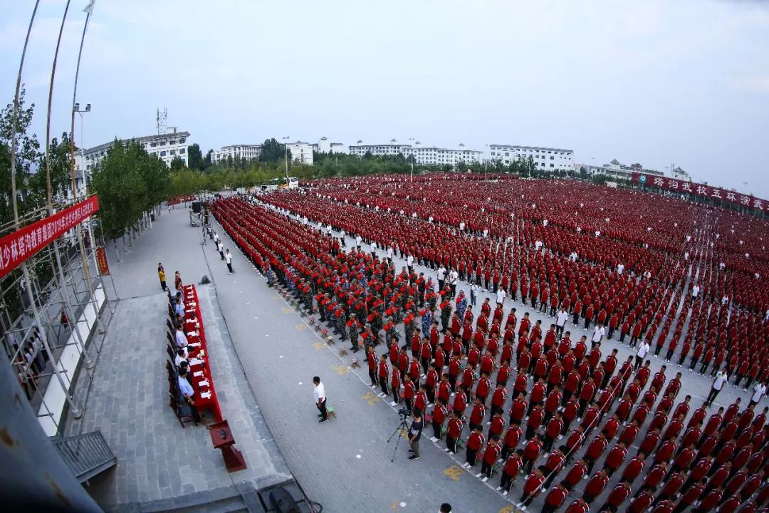 习少林武功，圆参军梦想，塔沟集团百名大学生光荣入伍