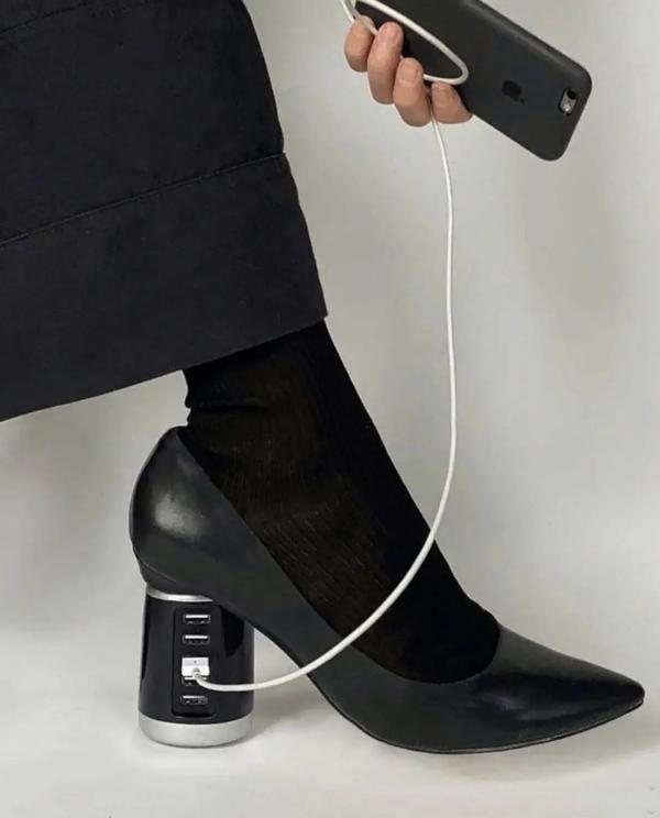 真设计鬼才!帽子是抽纸盒鞋子是充电宝,这确定不是给人添堵的?