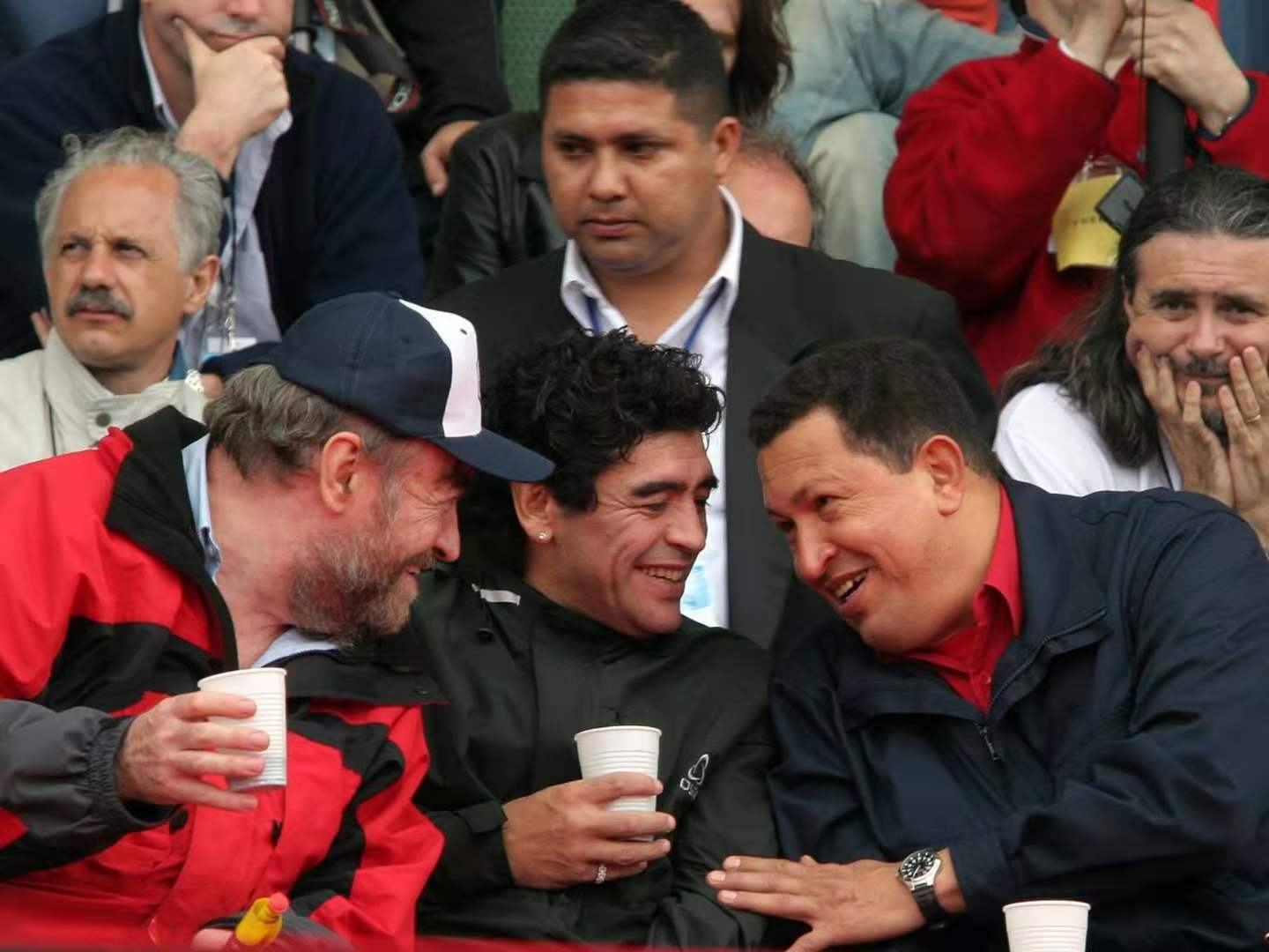 马拉多纳共产主义,马拉多纳人物故事