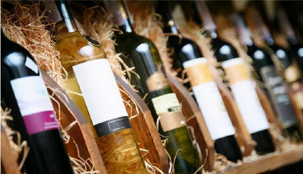 印度籍华人,伪装成富二代,卖假酒给外国人,被罚款2800万