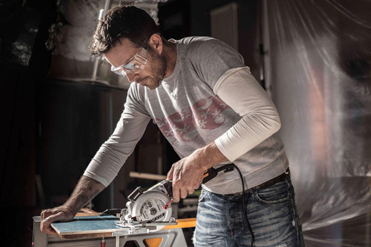 “锯”绝伐木累！其实只要四步就能挑选出来一把完美的电圆锯