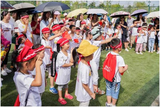 百米长卷绘中华童心,百米画卷绘祖国亲子活动幼儿园