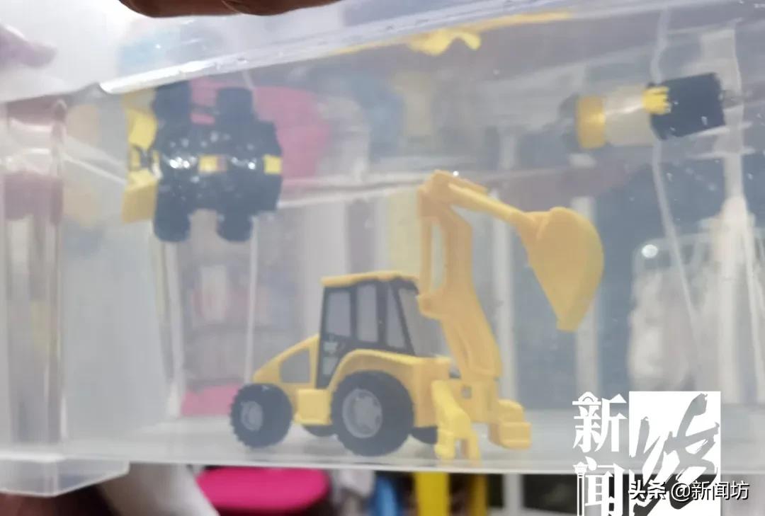 乐极生悲？上海人都开始练冰上运动了，但有人落水，有人撞断消防栓…