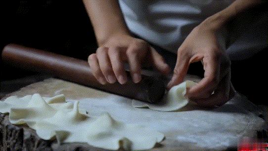 李子柒挖竹笋全过程视频,李子柒制作春笋视频