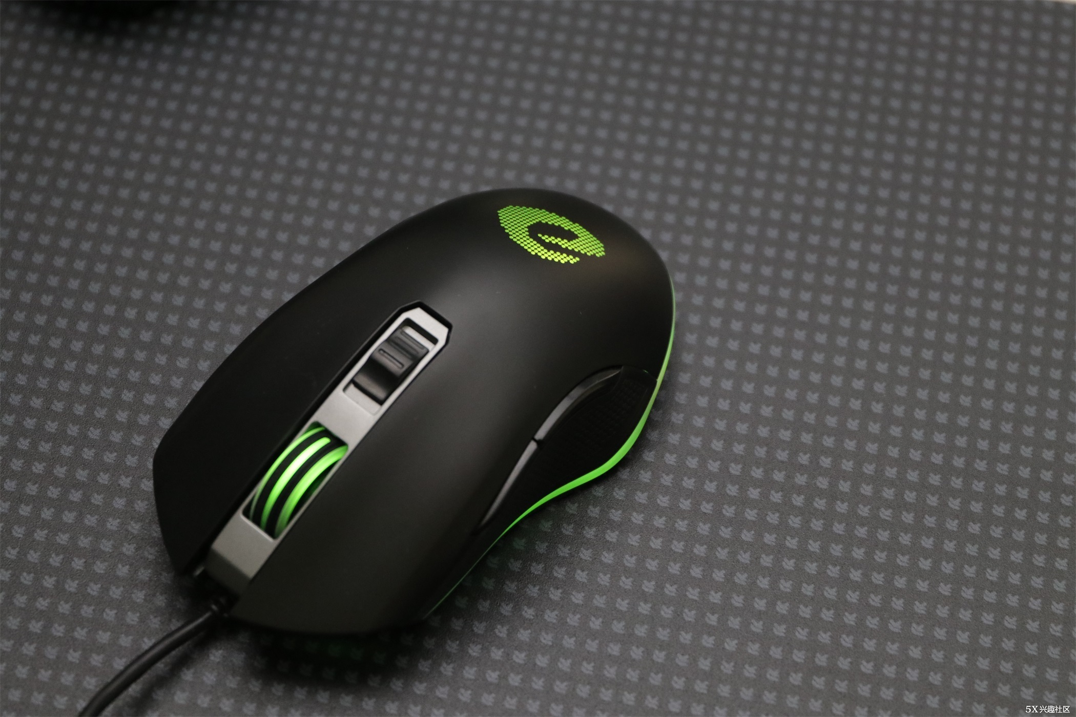 英菲克无线鼠标是国产的吗,既能有线又能无线电竞鼠标推荐