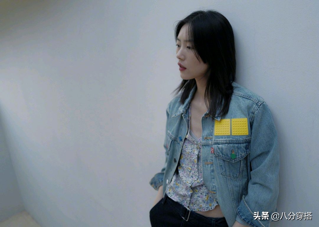 刘雯仗着超模身材就“乱穿”，超肥千鸟格大衣穿出高级感，太任性