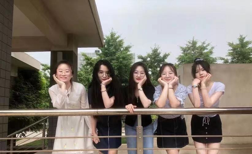 北京超美5“闺蜜”:同上一所大学,住一个宿舍,现集体上岸名校