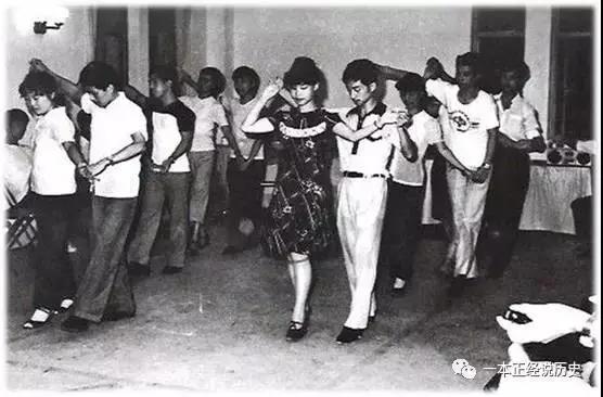 漠河舞厅爆火钢琴,漠河舞厅广场舞最火