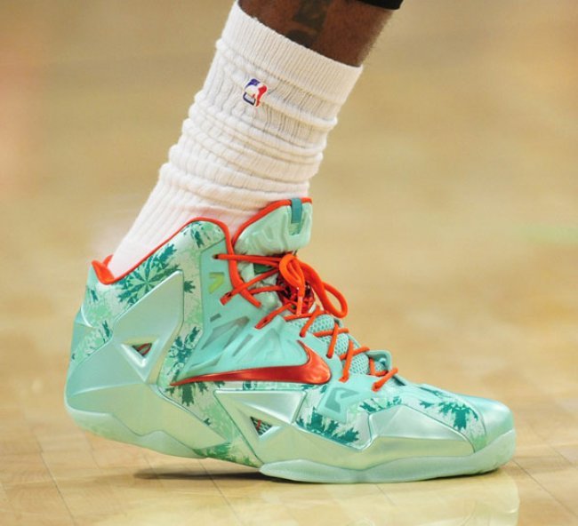 nba球员圣诞节穿什么鞋,nba球星平时穿什么鞋