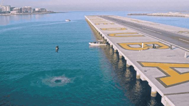 迪拜土豪新玩具无人机送你上天,迪拜喷气机起飞