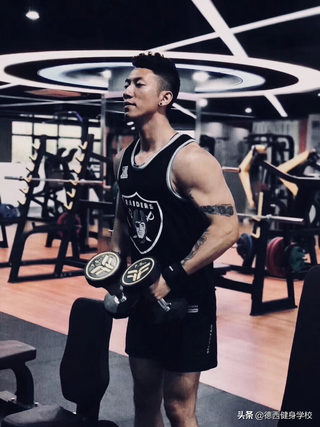 辞去高薪工作健身,辞掉工作去健身房