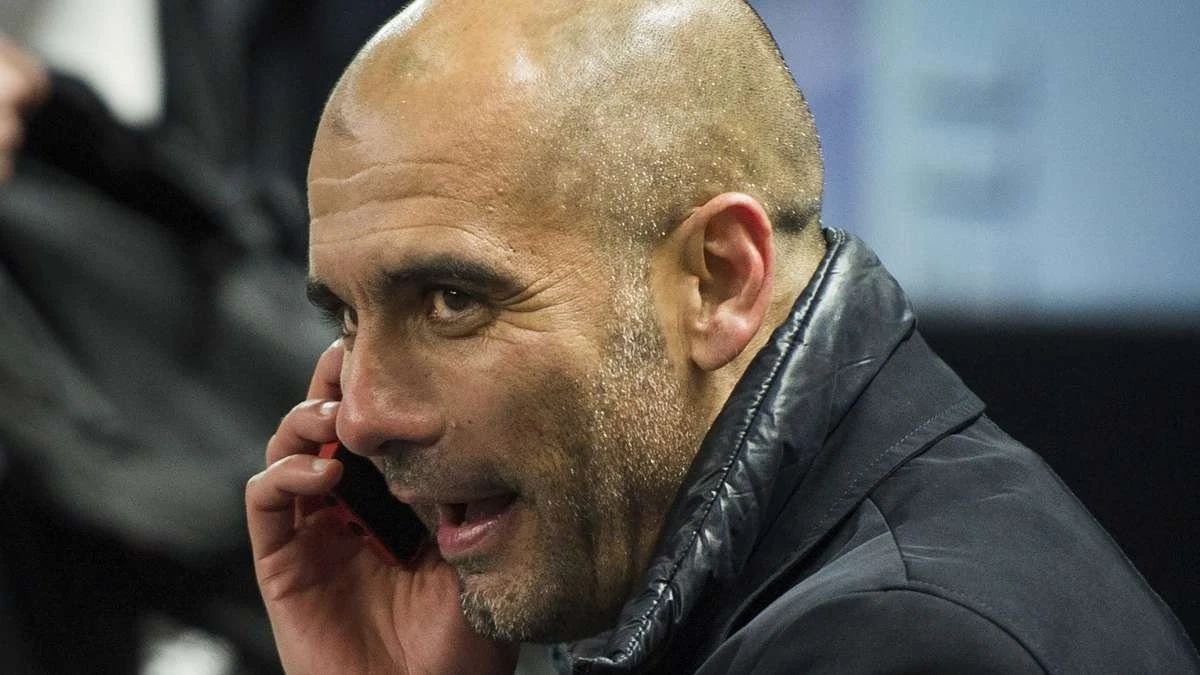 绝佳机会队友不传，阿尔巴挥臂暴怒！终于找到巴萨输球原因，无奈