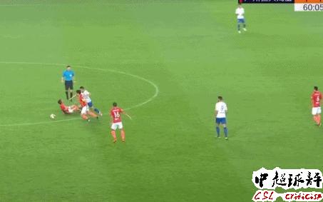 郑智铲球断腿视频,足球队员郑智踢断脚的视频