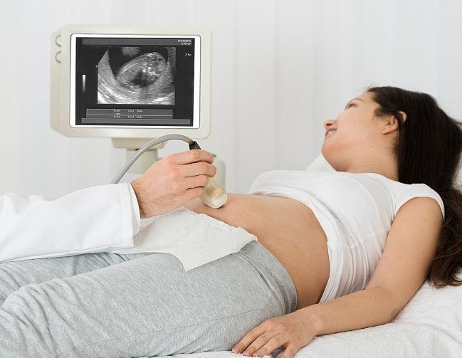 孕妈妈几周可以感受到胎动,孕妈胎动时胎儿在做什么