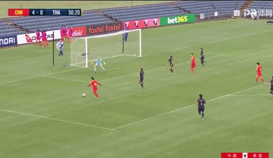 女足球员模仿c罗进球,女足队员精彩进球