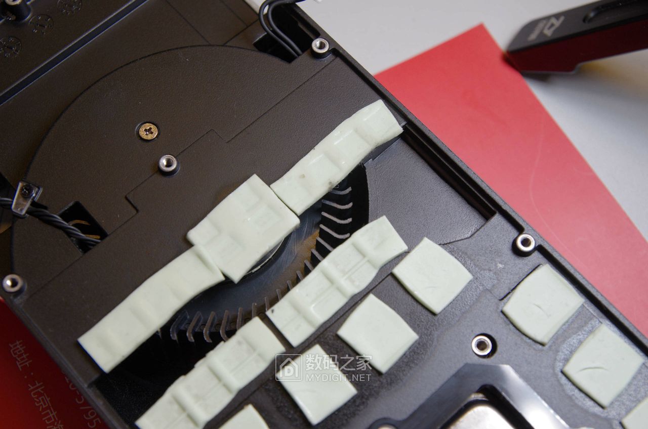 980ti显卡一代卡皇,gtx980ti拆解清灰