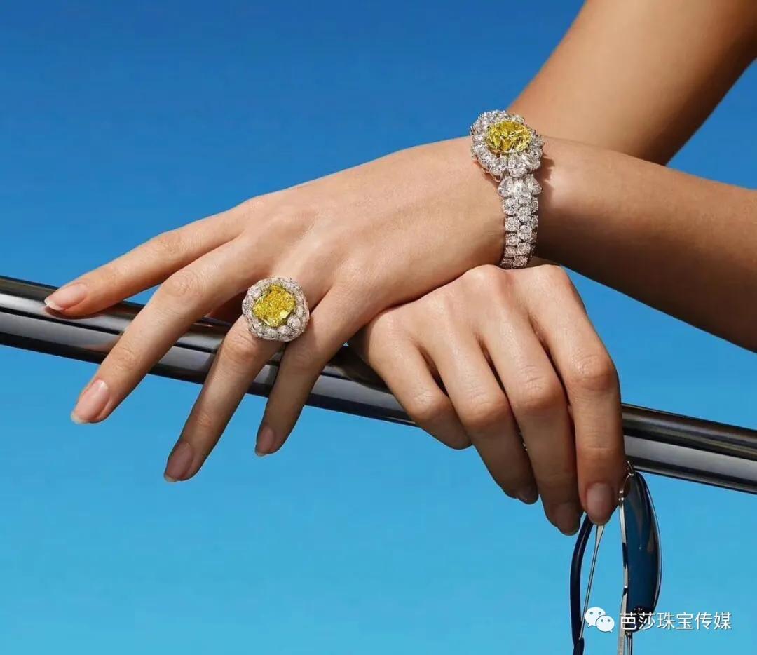 2021流行色亮丽黄太难穿?一件珠宝让你时髦一整年