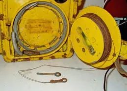 隐藏在海上船只不起眼角落的小黄盒，细数能救命的长波和短波电台