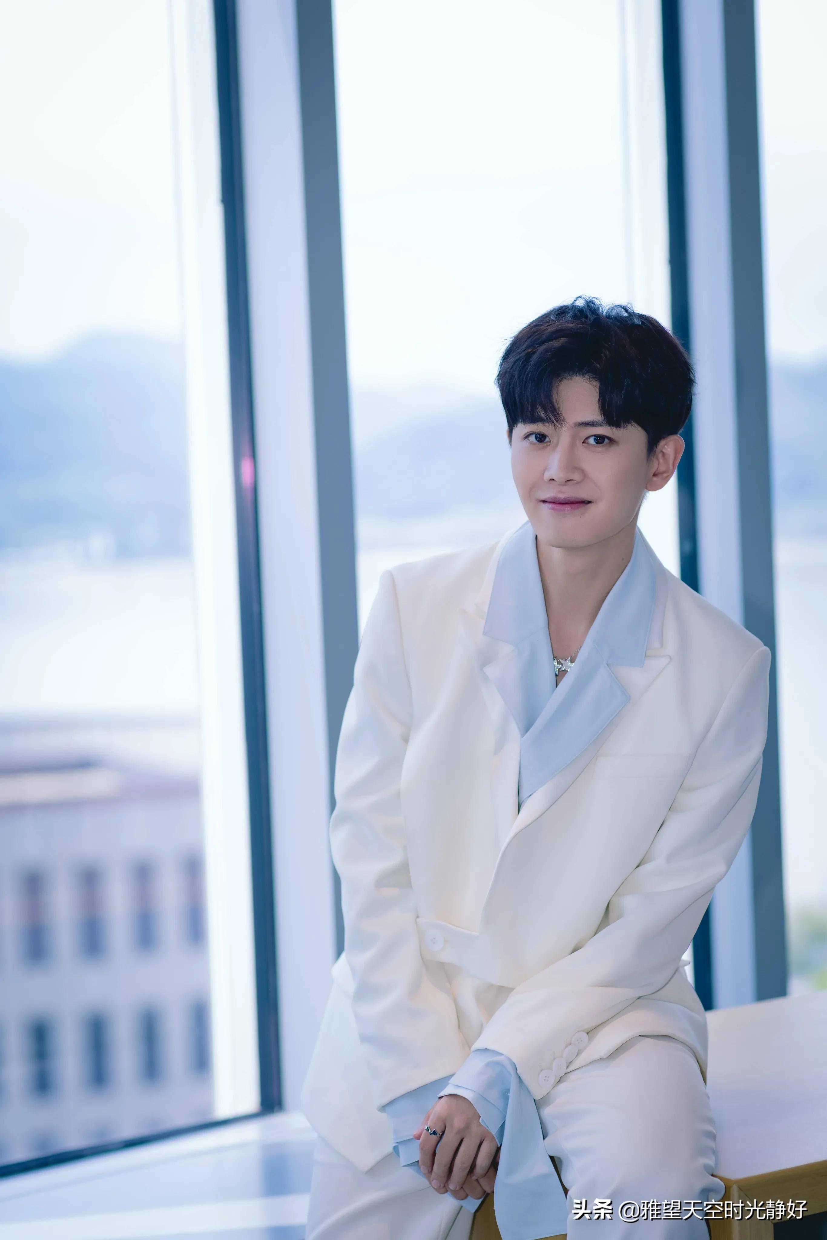 谁的笑容最治愈男明星,有没有治愈系笑容的男明星